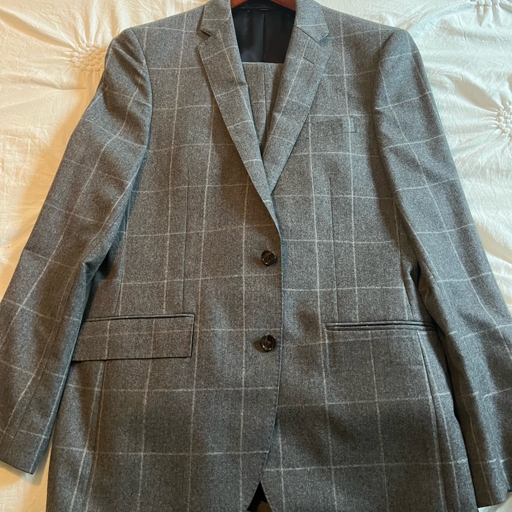 J. Crew Ludlow windowpane grey suit. 38r & 32/32.